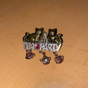 Vtg KC Three Tone "Tea Party" Kitty Cats Dangling Charms Heart Brooch Pin